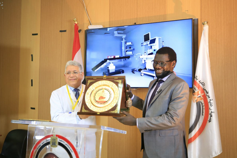 خطاب شكر وشهادة تقدير من السنغال لمستشفي الكبد المصرى